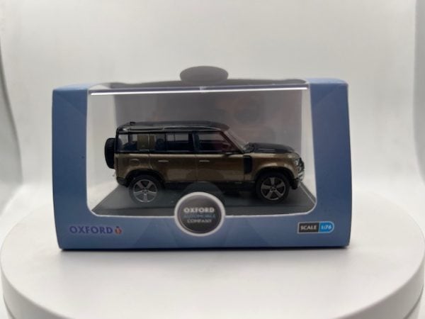 Land Rover Defender 110 Diecast Model - Image 2
