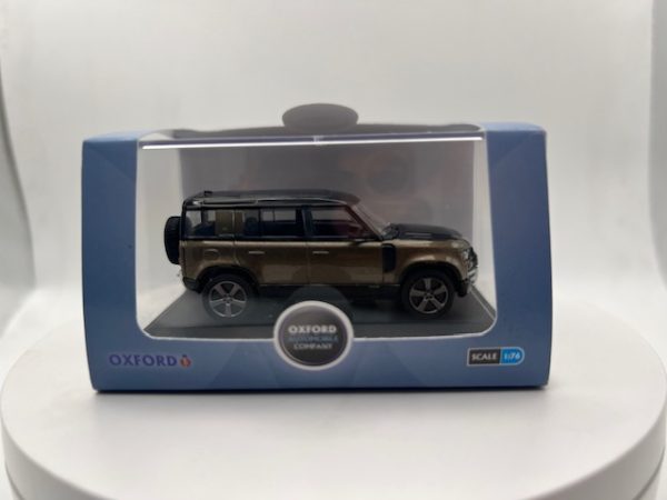 Land Rover Defender 110 Diecast Model - Image 4