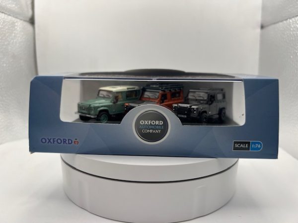 Land Rover Defender Heritage Diecast Model Set - Image 2