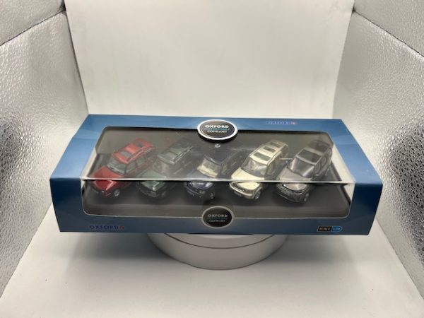 Land Rover Discovery 5 Piece Diecast Model Set - Image 3